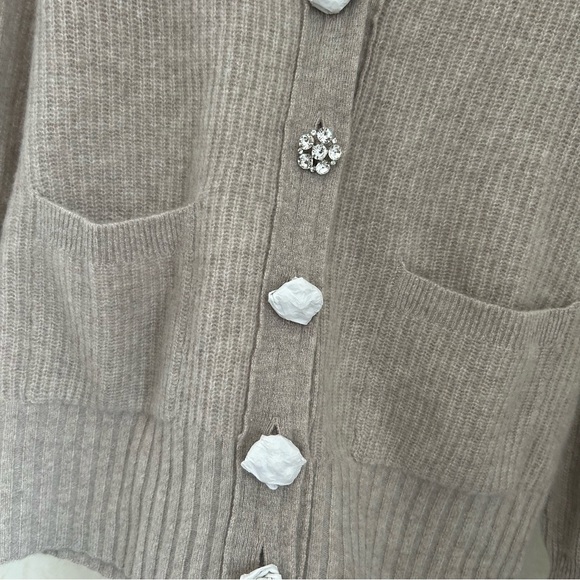 $475 White + warren 💯 cashmere ribbed cardigan with jeweled button size small - Picture 4 of 6